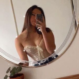 Meet your Posher, Elise